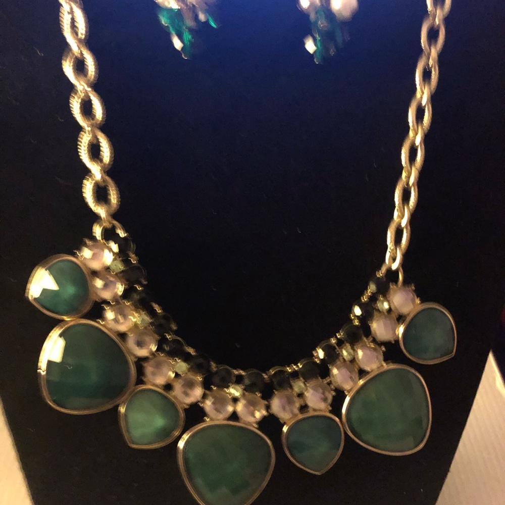 WHBM Beautiful Statement Necklace with earrings.